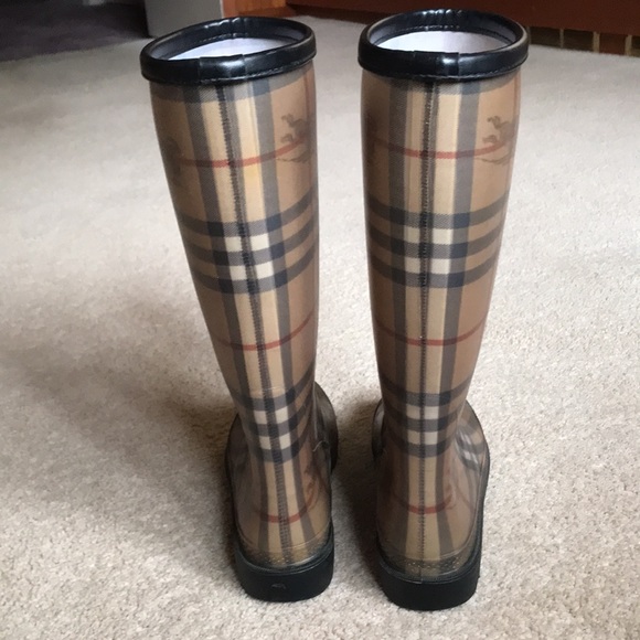 BURBERRY rain boots in excellent condition - Picture 12 of 17